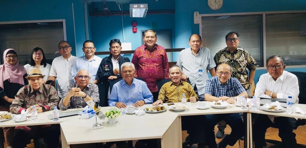 Sektor penerbangan menjadi salah satu penyumbang emisi karbon yang kini tengah dihadapkan pada tuntutan untuk bertransformasi menjadi lebih ramah lingkungan.