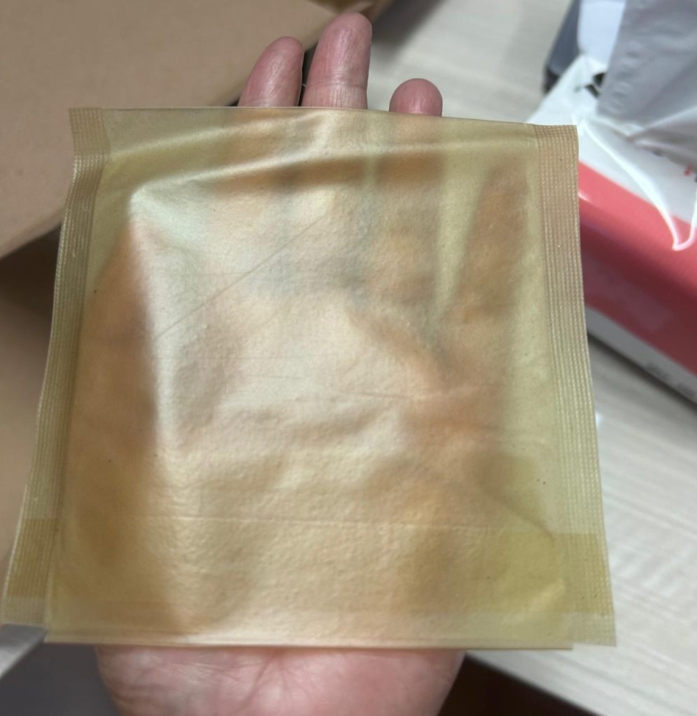 Sebagai negara maritim, Indonesia memiliki potensi besar dalam pemanfaatan rumput laut—tidak hanya sebagai bahan pangan, tapi juga sebagai bahan baku alternatif plastik.
