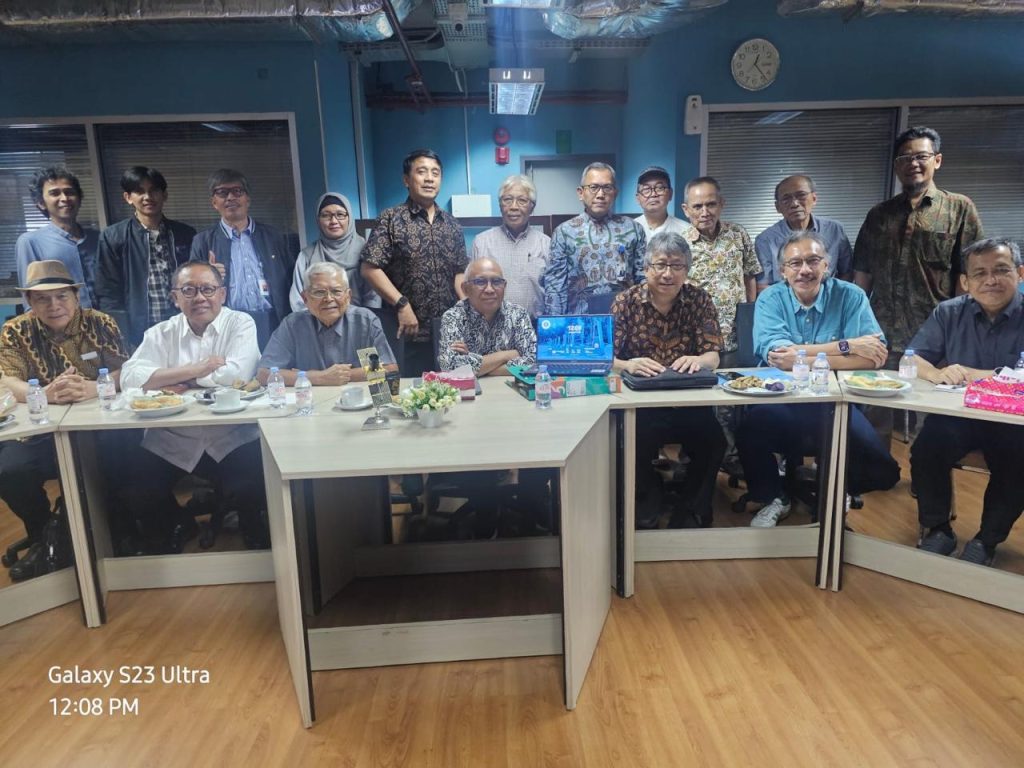 Pemerintah Indonesia meluncurkan program Laptop Merah Putih, sebuah perangkat hasil produksi konsorsium perguruan tinggi dan industri nasional.