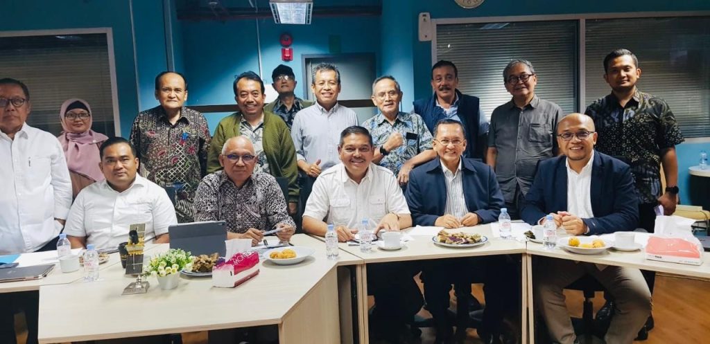 Pelabuhan Kuala Tanjung di Kabupaten Batu Bara, Sumatra Utara, disiapkan bersinergi dengan Pelabuhan Batam untuk mewujudkan hub logistik dan transshipment port bertaraf internasional. 
