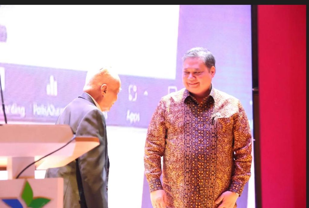  Airlangga menyoroti tantangan global yang masih dibayangi berbagai downside risks.