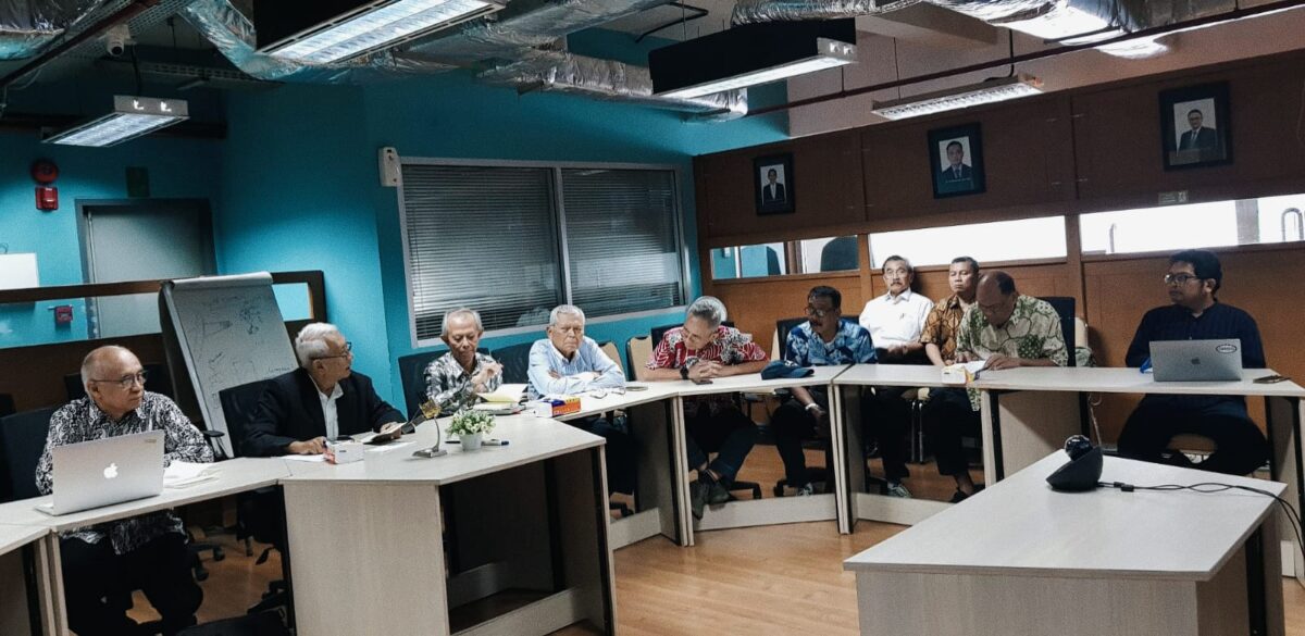 Membangun kualitas manusia dengan membangun karakter, mentalitas dan kepribadian.Serta kemampuan dan penguasaan IPTEK