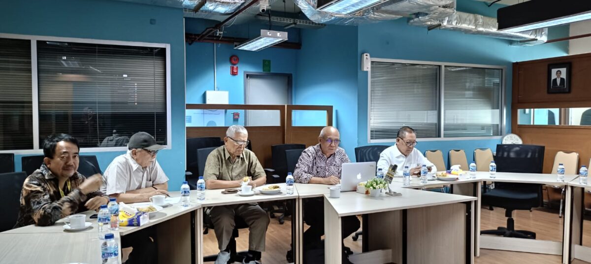 Di Indonesia, kini hadir aplikasi bernama Jejaku yang dirancang khusus untuk menghitung jejak karbon sektor transportasi dengan menggunakan basis data nasional.