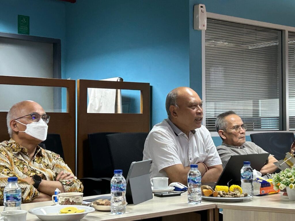 Badan Riset dan Inovasi Nasional (BRIN) terus mengembangkan teknologi material medis dan rekayasa implan tulang serta gigi untuk memperkuat kemandirian industri alat kesehatan nasional.