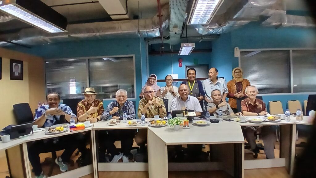 Badan Riset dan Inovasi Nasional (BRIN) terus mengembangkan teknologi material medis dan rekayasa implan tulang serta gigi untuk memperkuat kemandirian industri alat kesehatan nasional.