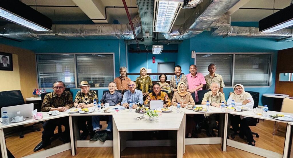 Indonesia memiliki banyak hasil riset di bidang pertanian dan pangan. Namun, tantangan terbesar bukan hanya menghasilkan penelitian dan teknologi baru, melainkan memastikan hasil riset tersebut dapat digunakan, dikembangkan, dan memberikan dampak nyata bagi petani.