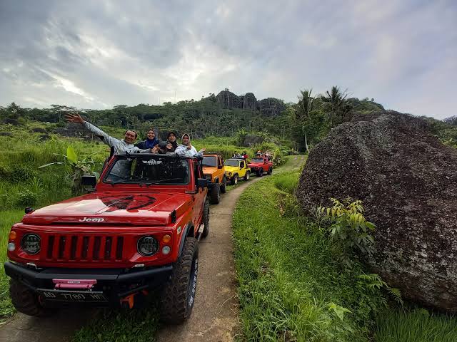 Pengembangan pariwisata berbasis masyarakat atau community-based tourism (CBT) dinilai dapat menjadi salah satu strategi untuk menciptakan lapangan kerja, memperkuat ekonomi lokal, sekaligus mendorong anak muda membangun masa depan di desa.