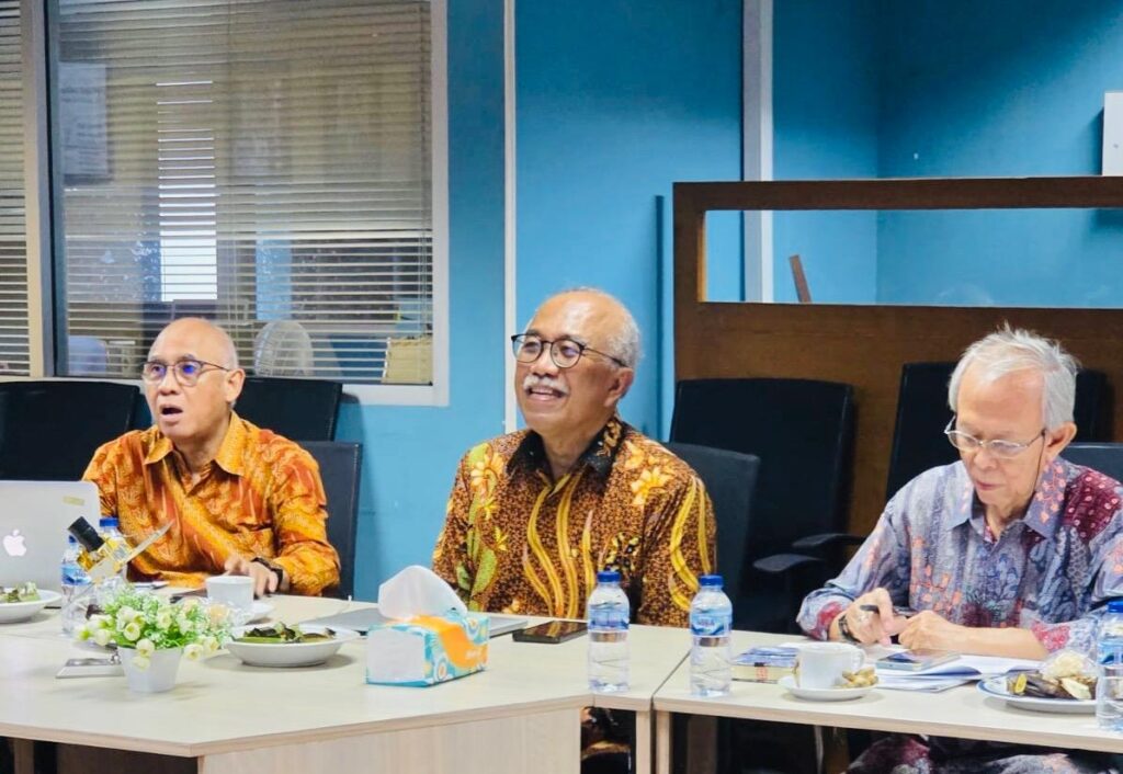 Indonesia masih menghadapi ketergantungan impor untuk memenuhi kebutuhan daging sapi dan susu. 